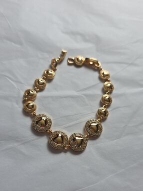 Pretty Bird Gold Heart Link Bracelet